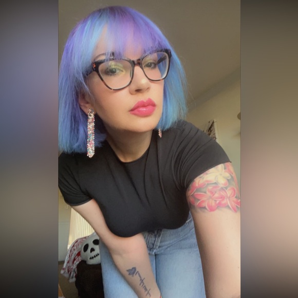 Meet your Posher, Dee - Picture 4 of 5